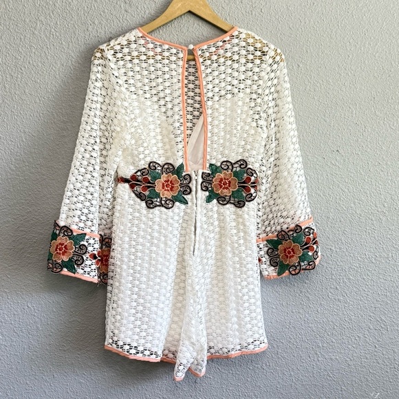 Solaris Open Crochet Embroidered Floral Size Medium NWT - Picture 6 of 7